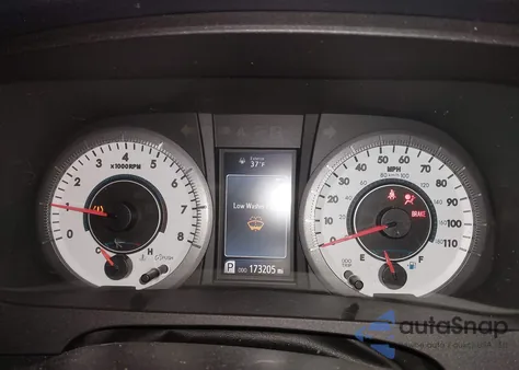 2015 Toyota Sienna Se 8 Passenger z USA, uszkodzony, nr VIN 5TDXK3DC6FS667398